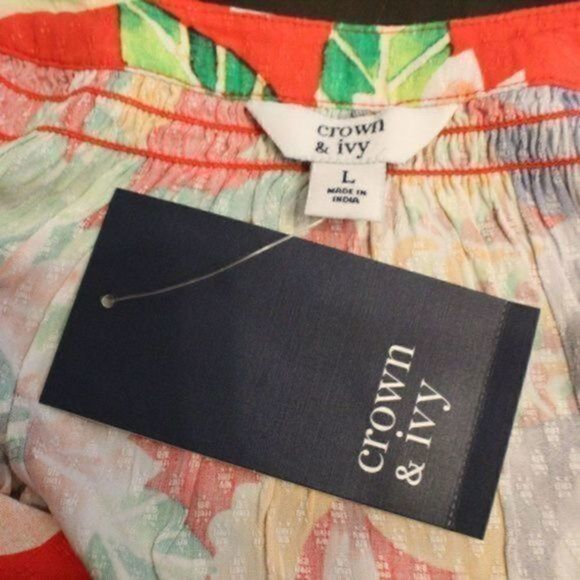CROWN & Ivy Hawaiian floral/bird print top 3/4 sleeves split V-neck Women’s L - Picture 11 of 11